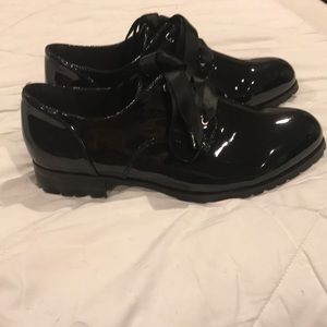Faux patent leather oxfords size 10w